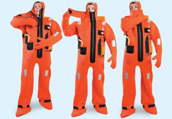 Immersion suit